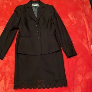 Suit, TAHARI, SZ 2, Brown